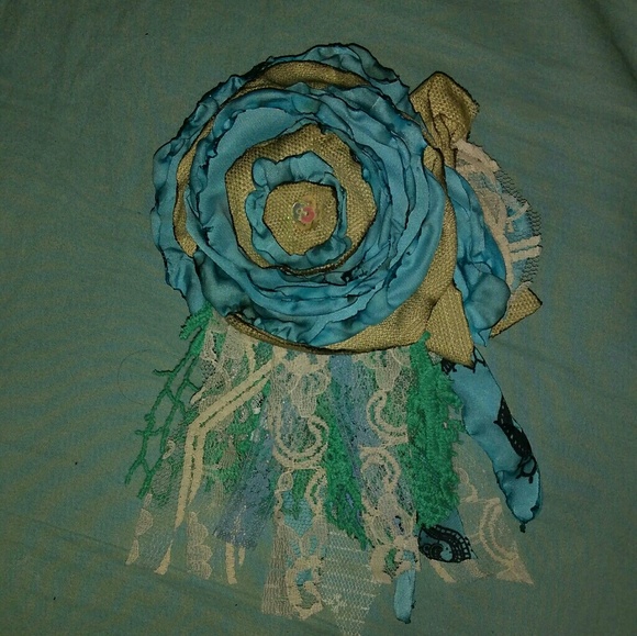 Flower accessories $10-$30 depending on size, time, and materials used! ๐ธ - Picture 7 of 9